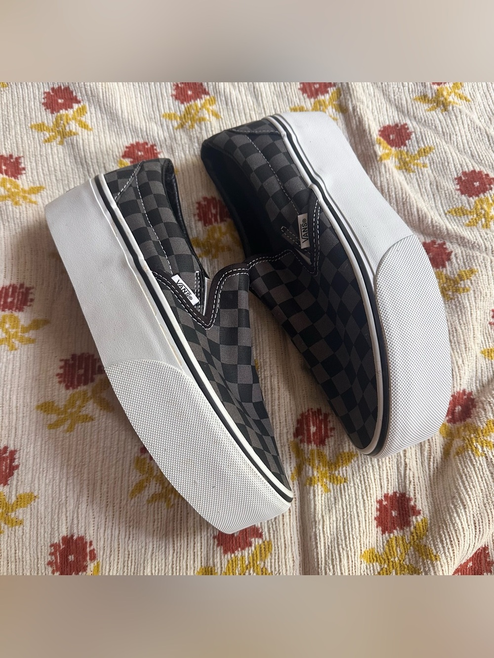 New NWOT Vans Classic Slip-On Platform Checkerboard Shoe in Black and Grey W 8 - Picture 10 of 13